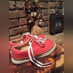UGG Coral Lace-Up Tennis Shoes Size 6.5
